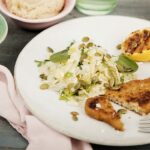 Anammas schnitzel med syrligt blomkål och pumpafrön