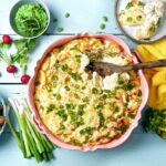 Vegansk potatisgratäng med vegobullar uppifrån